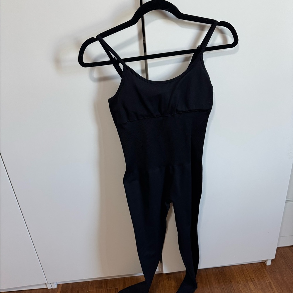 Fitted athletic jumpsuit - shapewear